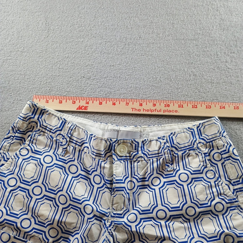 Old Navy Women Low Rise Geometric Tile Print Shorts Blue White‎ Size 2 Cuffed - Picture 2 of 6